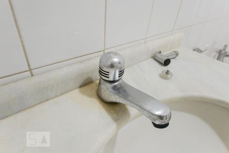 Banheiro torneira de apartamento para alugar com 2 quartos, 70m² em Tijuca, Rio de Janeiro