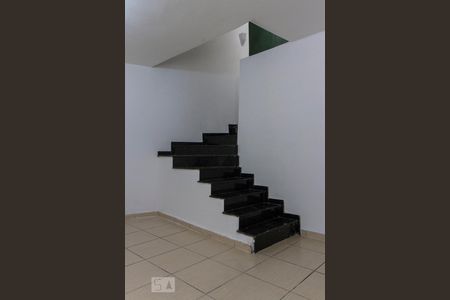 Escadas  de casa de condomínio à venda com 2 quartos, 110m² em Vila Ema, São Paulo