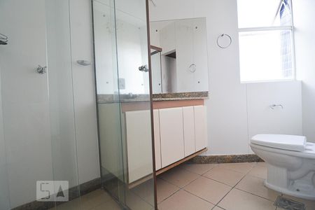 Banheiro social de apartamento à venda com 3 quartos, 260m² em Jardim América, Belo Horizonte