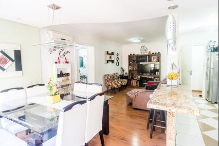 Sala de apartamento à venda com 3 quartos, 90m² em Vila Ipiranga, Porto Alegre