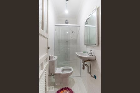 Casa à venda com 350m², 4 quartos e 2 vagas Casa à venda com 350m², 4 quartos e 2 vagasBanheiro de Serviço