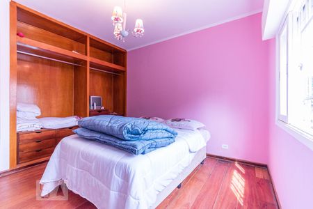 Casa à venda com 350m², 4 quartos e 2 vagas Casa à venda com 350m², 4 quartos e 2 vagasQuarto 1