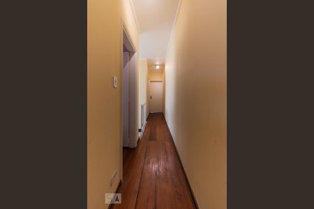 Casa à venda com 350m², 4 quartos e 2 vagas Casa à venda com 350m², 4 quartos e 2 vagasCorredor Dormitórios