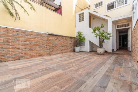 Casa à venda com 350m², 4 quartos e 2 vagas Casa à venda com 350m², 4 quartos e 2 vagasQuintal