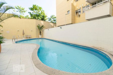 Apartamento à venda com 80m², 2 quartos e 1 vagaÁrea Piscina