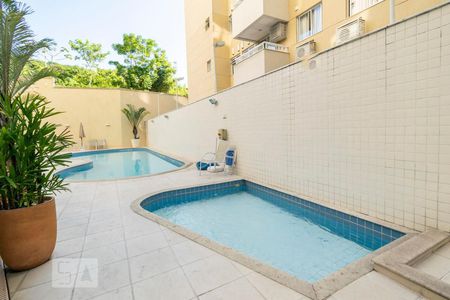 Apartamento à venda com 80m², 2 quartos e 1 vagaÁrea Piscina