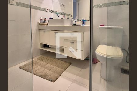 Apartamento à venda com 370m², 3 quartos e 4 vagas Apartamento à venda com 370m², 3 quartos e 4 vagasBanheiro da Suite 3