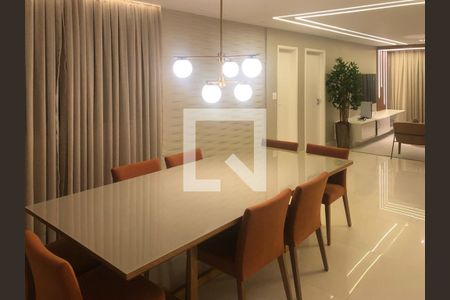 Apartamento à venda com 370m², 3 quartos e 4 vagas Apartamento à venda com 370m², 3 quartos e 4 vagasSala de Jantar
