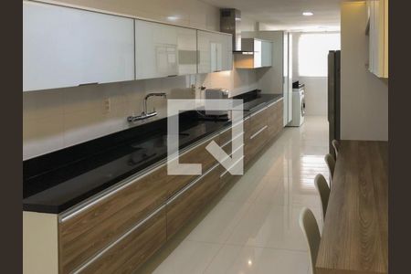 Apartamento à venda com 370m², 3 quartos e 4 vagas Apartamento à venda com 370m², 3 quartos e 4 vagasCozinha