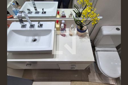 Apartamento à venda com 370m², 3 quartos e 4 vagas Apartamento à venda com 370m², 3 quartos e 4 vagasBanheiro da suite 2
