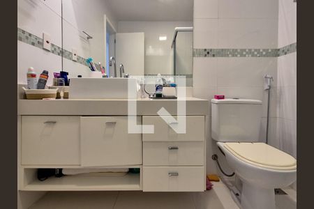 Apartamento à venda com 370m², 3 quartos e 4 vagas Apartamento à venda com 370m², 3 quartos e 4 vagasBanheiro da Suite 3