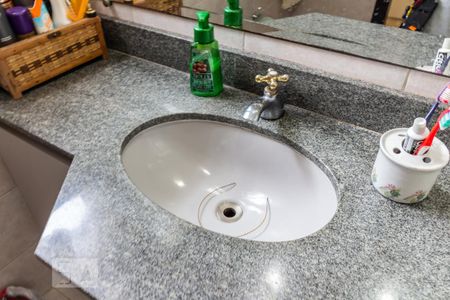 Casa de condomínio à venda com 340m², 3 quartos e 4 vagas Casa de condomínio à venda com 340m², 3 quartos e 4 vagasDetalhe do Banheiro do Corredor