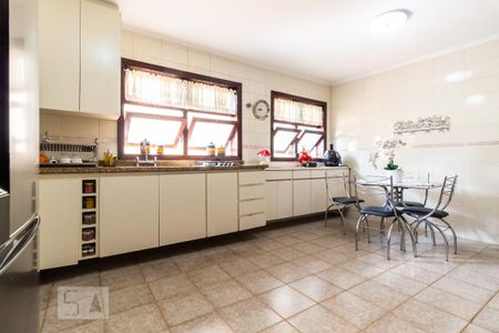 Casa de condomínio à venda com 340m², 3 quartos e 4 vagas Casa de condomínio à venda com 340m², 3 quartos e 4 vagasCozinha