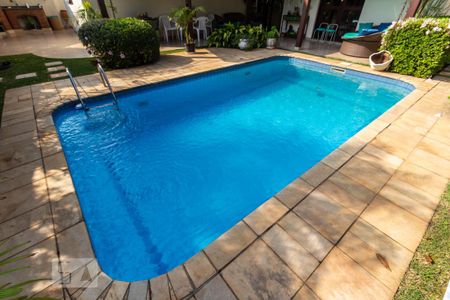 Casa de condomínio à venda com 340m², 3 quartos e 4 vagas