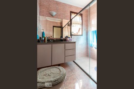 Casa de condomínio à venda com 340m², 3 quartos e 4 vagas Casa de condomínio à venda com 340m², 3 quartos e 4 vagasBanheiro da Suíte