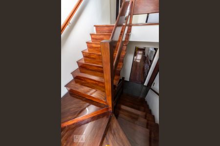 Escadas de casa de condomínio à venda com 3 quartos, 340m² em Alphaville, Barueri