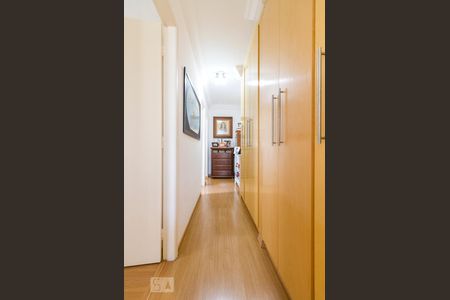 Apartamento para alugar com 70m², 2 quartos e 1 vaga Apartamento para alugar com 70m², 2 quartos e 1 vagaArmários no Corredor dos Quartos