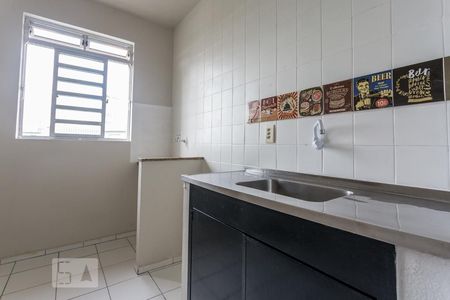Cozinha e área de serviço de apartamento à venda com 1 quarto, 48m² em Azenha, Porto Alegre