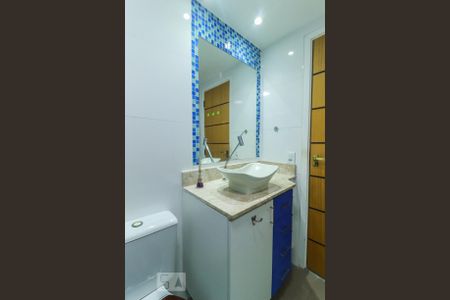 Apartamento à venda com 75m², 3 quartos e 1 vaga Apartamento à venda com 75m², 3 quartos e 1 vagaBanheiro Social