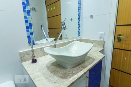 Apartamento à venda com 75m², 3 quartos e 1 vaga Apartamento à venda com 75m², 3 quartos e 1 vagaBanheiro Social