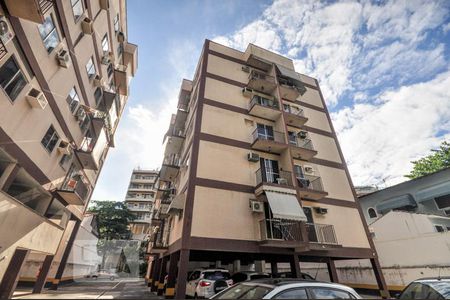 Apartamento à venda com 62m², 2 quartos e 1 vagaFachada - Garagem