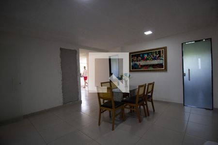 Sala de casa de condomínio à venda com 3 quartos, 200m² em Vargem Pequena, Rio de Janeiro