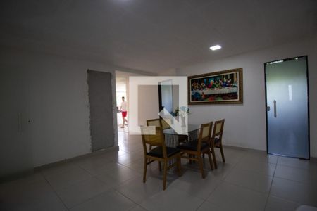 Casa de condomínio para alugar com 200m², 3 quartos e 1 vaga Casa de condomínio para alugar com 200m², 3 quartos e 1 vagaSala