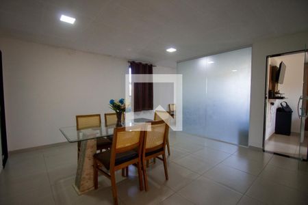 Sala de casa de condomínio para alugar com 3 quartos, 200m² em Vargem Pequena, Rio de Janeiro