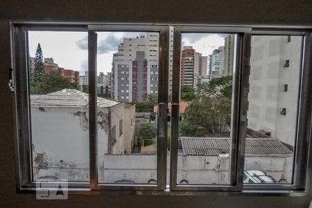 Vista sala de apartamento para alugar com 1 quarto, 50m² em Indianópolis, São Paulo