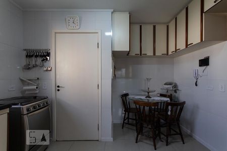 Apartamento para alugar com 104m², 3 quartos e sem vaga Apartamento para alugar com 104m², 3 quartos e sem vagaCozinha