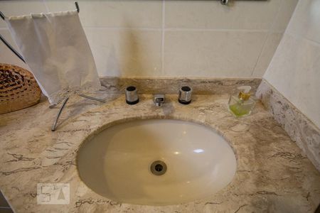 Apartamento para alugar com 104m², 3 quartos e sem vaga Apartamento para alugar com 104m², 3 quartos e sem vagaBanheiro