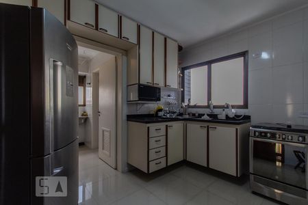 Apartamento para alugar com 104m², 3 quartos e sem vaga Apartamento para alugar com 104m², 3 quartos e sem vagaCozinha