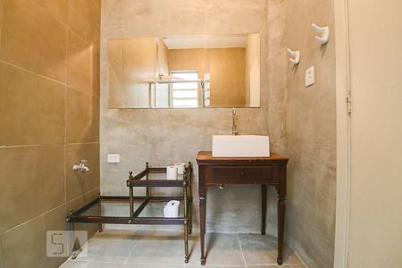 Banheiro de kitnet/studio para alugar com 1 quarto, 44m² em Vila Buarque, São Paulo