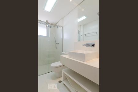 Apartamento para alugar com 285m², 3 quartos e 4 vagas Apartamento para alugar com 285m², 3 quartos e 4 vagasBanheiro da suíte 1