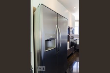 Apartamento para alugar com 285m², 3 quartos e 4 vagas Apartamento para alugar com 285m², 3 quartos e 4 vagasGeladeira