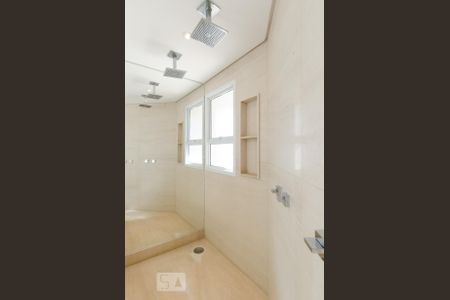 Apartamento para alugar com 285m², 3 quartos e 4 vagas Apartamento para alugar com 285m², 3 quartos e 4 vagasChuveiros