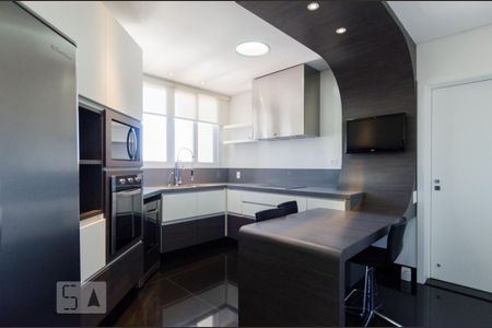 Apartamento para alugar com 285m², 3 quartos e 4 vagas Apartamento para alugar com 285m², 3 quartos e 4 vagasCozinha