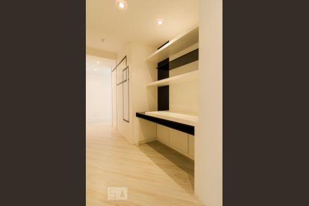 Apartamento para alugar com 285m², 3 quartos e 4 vagas Apartamento para alugar com 285m², 3 quartos e 4 vagasCorredor