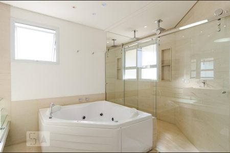 Apartamento para alugar com 285m², 3 quartos e 4 vagas Apartamento para alugar com 285m², 3 quartos e 4 vagasBanheiro da suíte 3