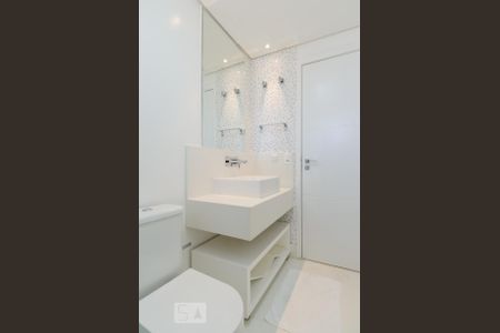 Apartamento para alugar com 285m², 3 quartos e 4 vagas Apartamento para alugar com 285m², 3 quartos e 4 vagasBanheiro da suíte 1