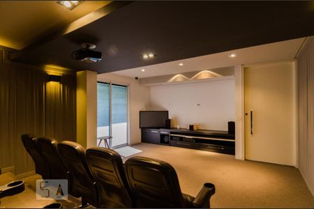 Apartamento para alugar com 285m², 3 quartos e 4 vagas Apartamento para alugar com 285m², 3 quartos e 4 vagasCinema