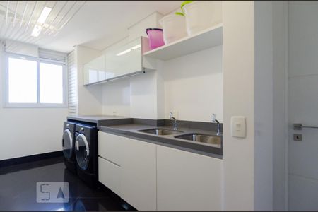 Apartamento para alugar com 285m², 3 quartos e 4 vagas Apartamento para alugar com 285m², 3 quartos e 4 vagasÁrea de serviço