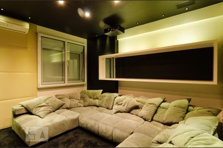 Apartamento para alugar com 285m², 3 quartos e 4 vagas Apartamento para alugar com 285m², 3 quartos e 4 vagasHome theater