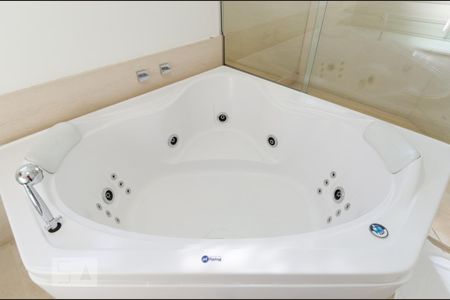 Apartamento para alugar com 285m², 3 quartos e 4 vagas Apartamento para alugar com 285m², 3 quartos e 4 vagasBanheira