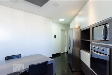 Apartamento para alugar com 285m², 3 quartos e 4 vagas Apartamento para alugar com 285m², 3 quartos e 4 vagasCozinha