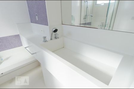 Apartamento para alugar com 285m², 3 quartos e 4 vagas Apartamento para alugar com 285m², 3 quartos e 4 vagasBanheira infantil