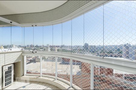 Apartamento para alugar com 285m², 3 quartos e 4 vagas Apartamento para alugar com 285m², 3 quartos e 4 vagasVaranda