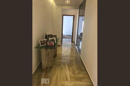 Apartamento à venda com 283m², 4 quartos e sem vaga Apartamento à venda com 283m², 4 quartos e sem vagaCorredor