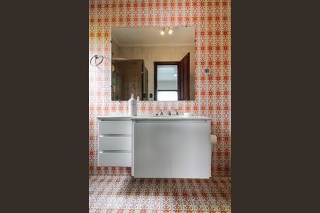 Casa à venda com 550m², 4 quartos e 3 vagasBanheiro Suíte 2