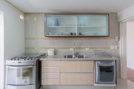 Cozinha de apartamento para alugar com 2 quartos, 100m² em Cerqueira César, São Paulo